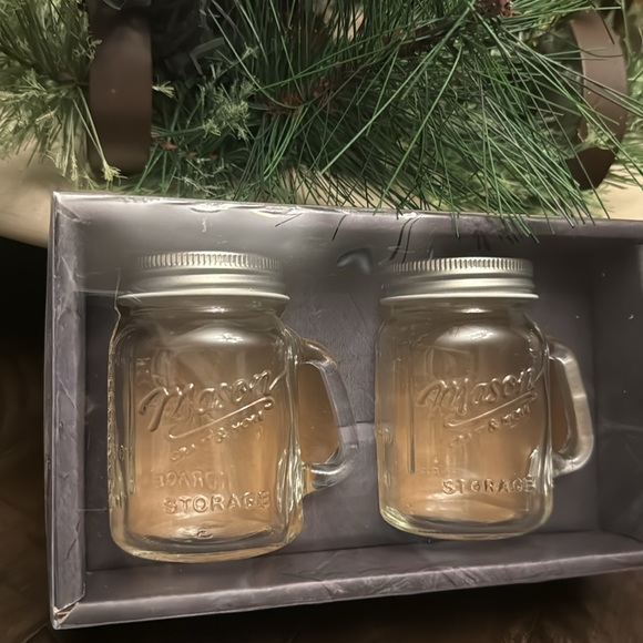 Mason Farmhouse 2Pc Salt & Pepper Shakers - Picture 5 of 14